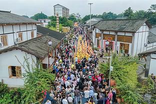 德容社媒晒合照纪念达成巴萨200场里程碑：希望能在此效力更久